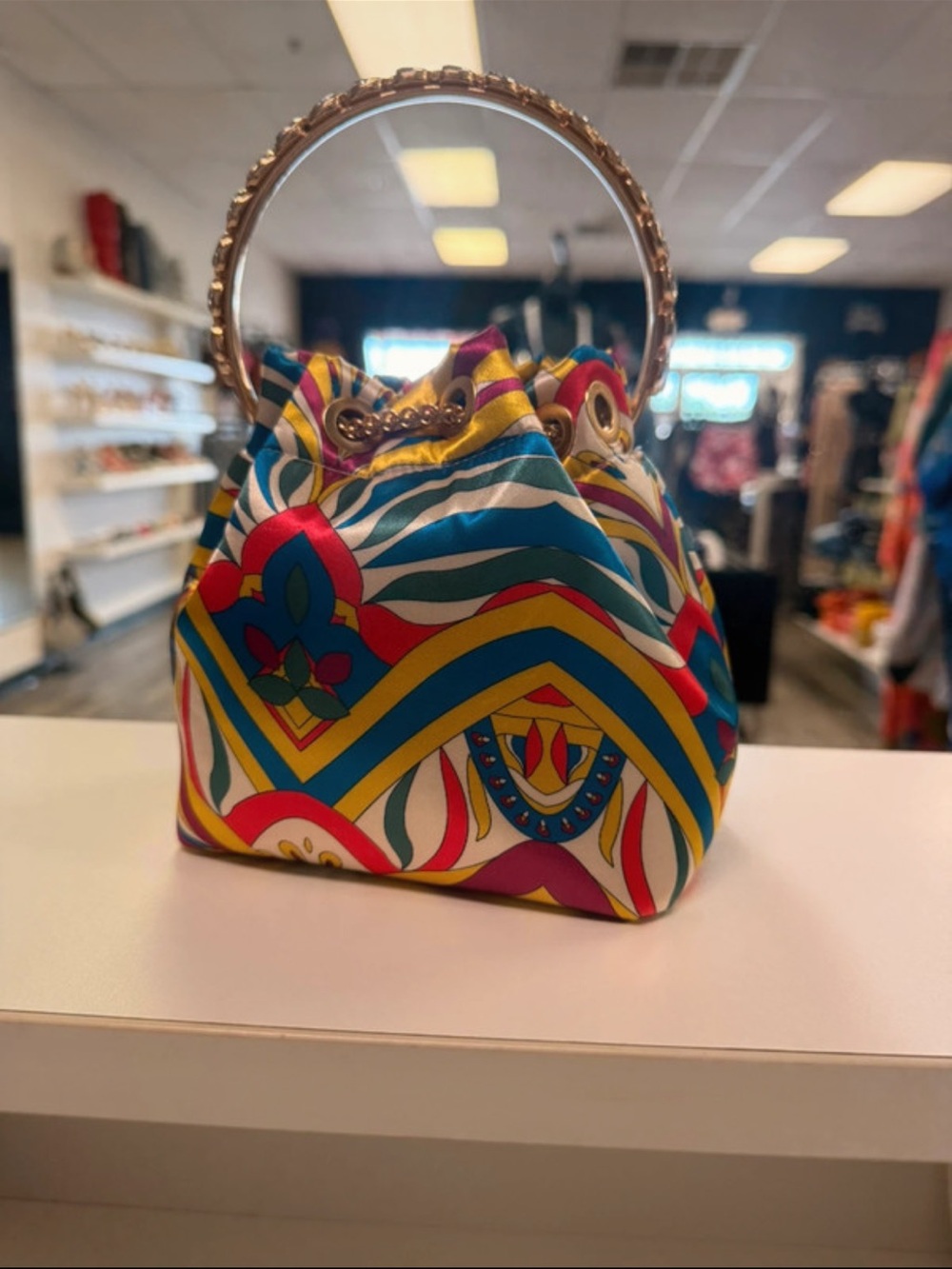 🎉🎉🎉Colorful Patterned Drawstring Bucket Bag with Gold Chain Handle and Chain - Picture 2 of 4